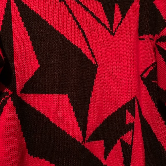 Medium vintage Ed and black geometric sweater. Fits more like a S/M - Picture 3 of 4